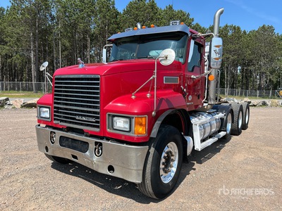 2018 Mack CHU613 8x4 Tri/A Dagcabine Trekker