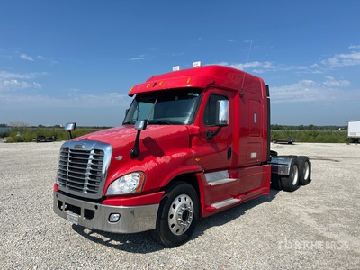 2013 Freightliner Cascadia 125 6x4 Sleeper Truck Tractor