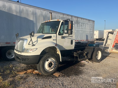 2009 International 4400 4x2 トラックトラクター（S/A）