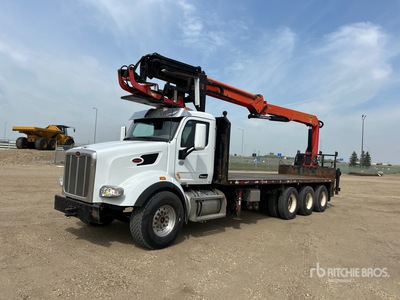 2014 Palfinger PW35001-SH 8800 lb Knuckle Boom on 2014 Peterbilt 567 8x6 Camión Grúa