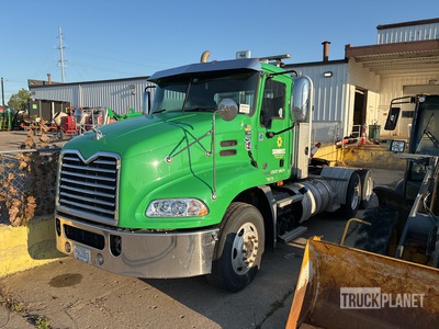 2016 Mack CXU613 6x4 Ciągnik siodłowy T/A z kabiną dzienną