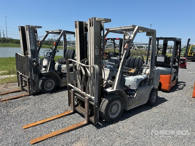 2004 Nissan MP1F2A25LV 4050 lb Pneumatic Tire Carretilla Elevadora