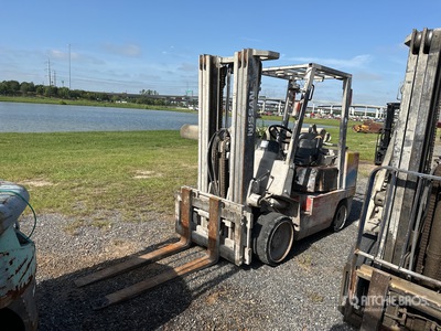 Nissan F35PV 6500 lb Pneumatic Tire Carretilla Elevadora (Inoperable)
