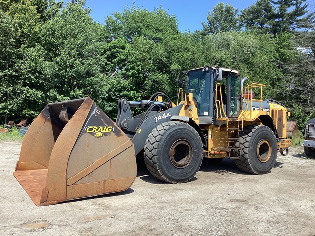 John Deere 744K Wheel Loader
