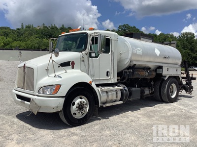 Etnyre Centennial 2000 gal on 2017 Kenworth T370 4x2 Asphalt Distributor Truck