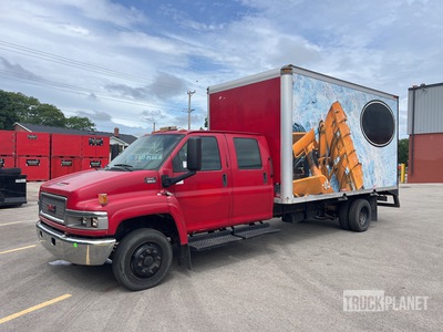 2009 GMC C5500 4x2 Crew Cab Autocarro furgonato