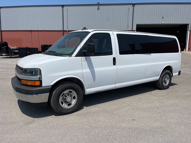 2017 Chevrolet Express LT 3500 15 Passenger Van