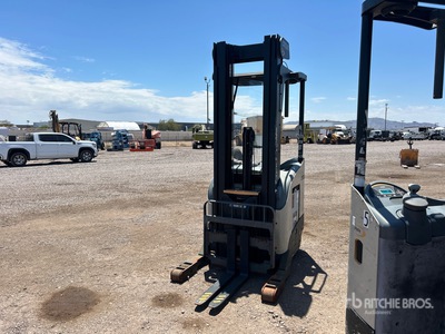 2017 Crown RR5725-35 3500 lb Carretilla Retráctil
