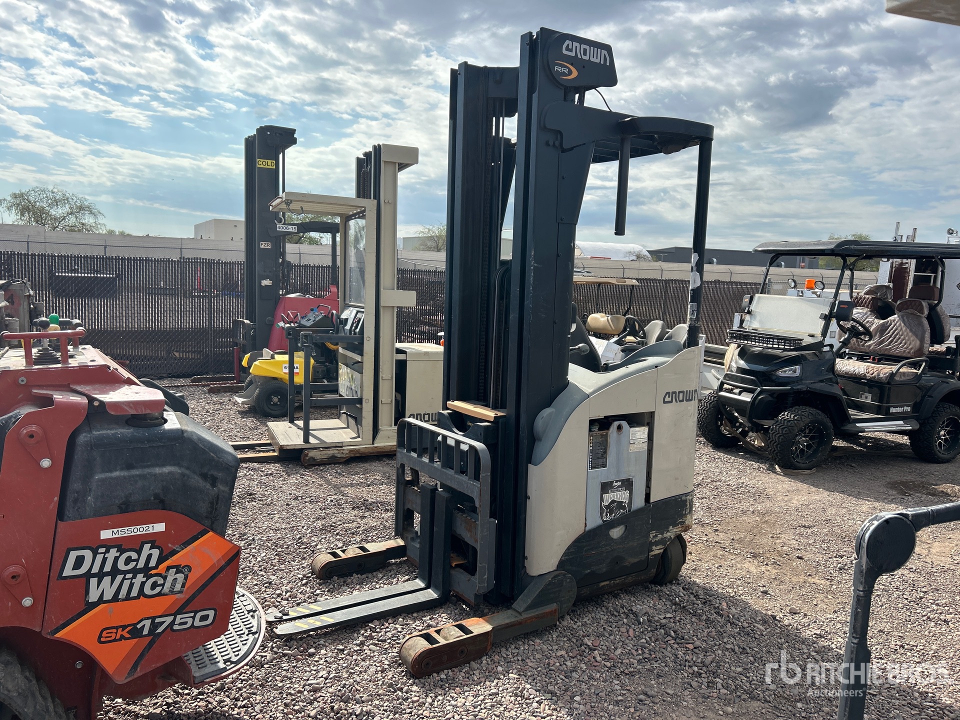2017 Crown RR5725-35 3500 lb Stand Up Reach Electric Forklift (Inoperable)