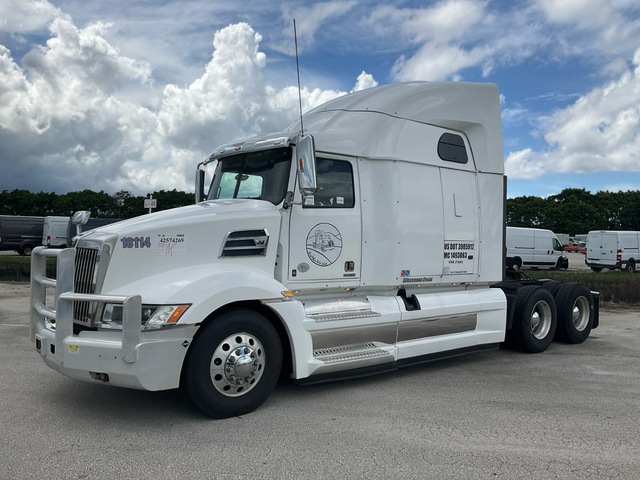 2018 Western Star 5700XE 6x4 T/A Sleeper Truck Tractor