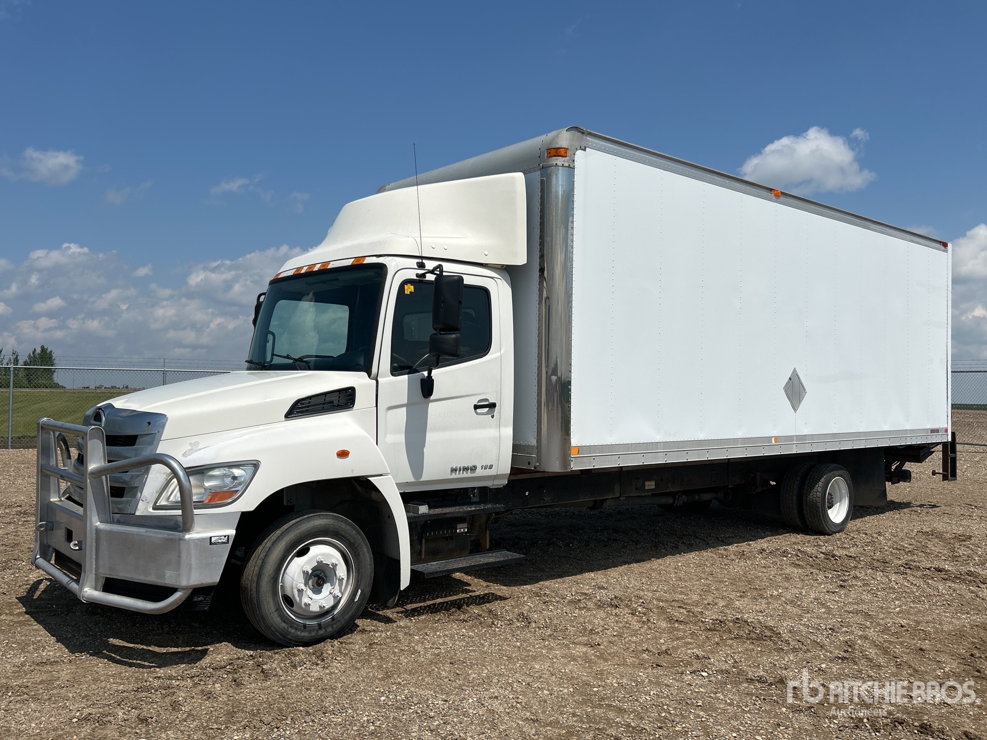 2011 Hino 198 4x2 Van Truck