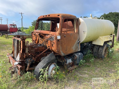 International 4x2 Water Truck (Inoperable)