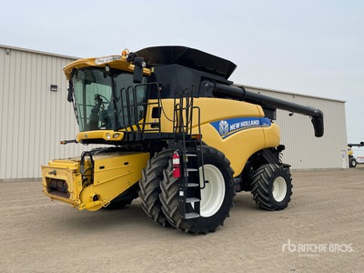 2014 New Holland CR9090 Moisonneuse-batteuse