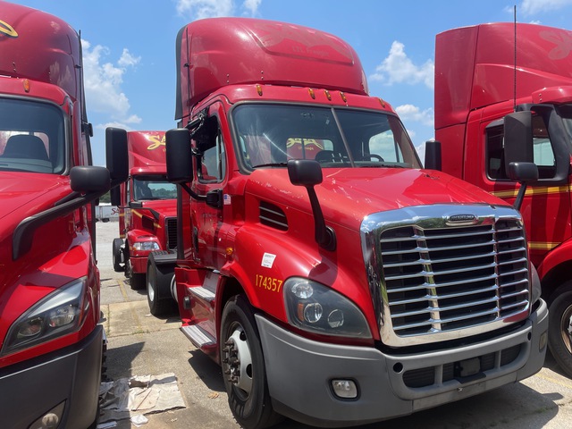 2017 Freightliner Cascadia 113 4x2 S/A Day Cab Truck Tractor 2017 Freightliner Cascadia 113 4x2 S/A Day Cab Truck Tractor