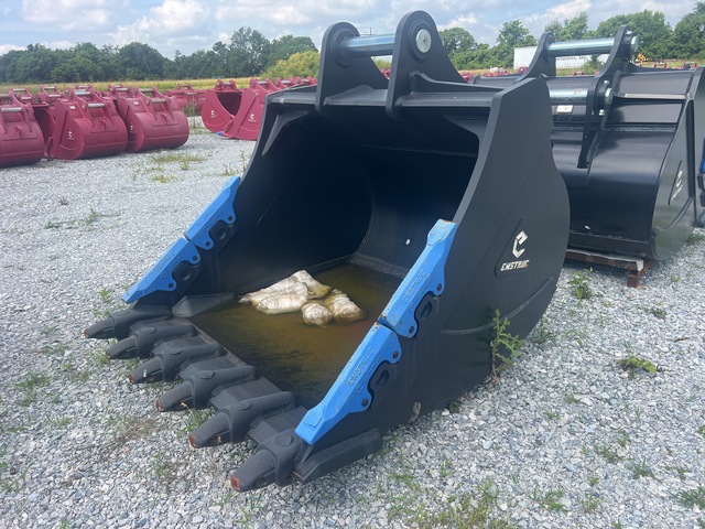 Enstruc 66 in Excavator Bucket