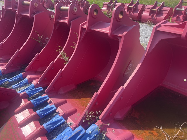 Enstruc 42 in Excavator Bucket - Fits Case CX460-500