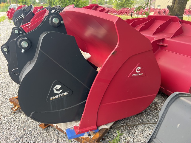 Enstruc 104 in Wheel Loader Bucket