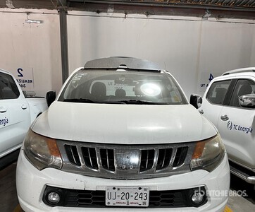 2016 Mitsubishi L200 4x4 Crew Cab Camioneta / Ophalen