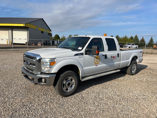 2015 Ford F350 XLT 4x4 Crew Cab Pickup