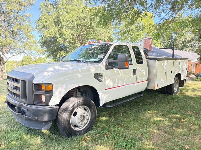 2009 Ford F-350 XL 4x4 Extended Cab Service Truck