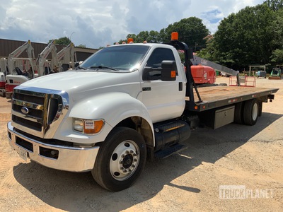 2015 Ford F-750 XLT 4x2 Rollback Truck