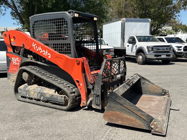 MINI CARGADOR SOBRE ORUGAS 2023 KUBOTA SVL752