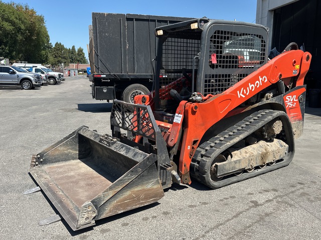 MINI CARGADOR SOBRE ORUGAS 2023 KUBOTA SVL752