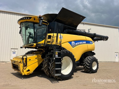 2015 New Holland CR9.90 Combine Harvester