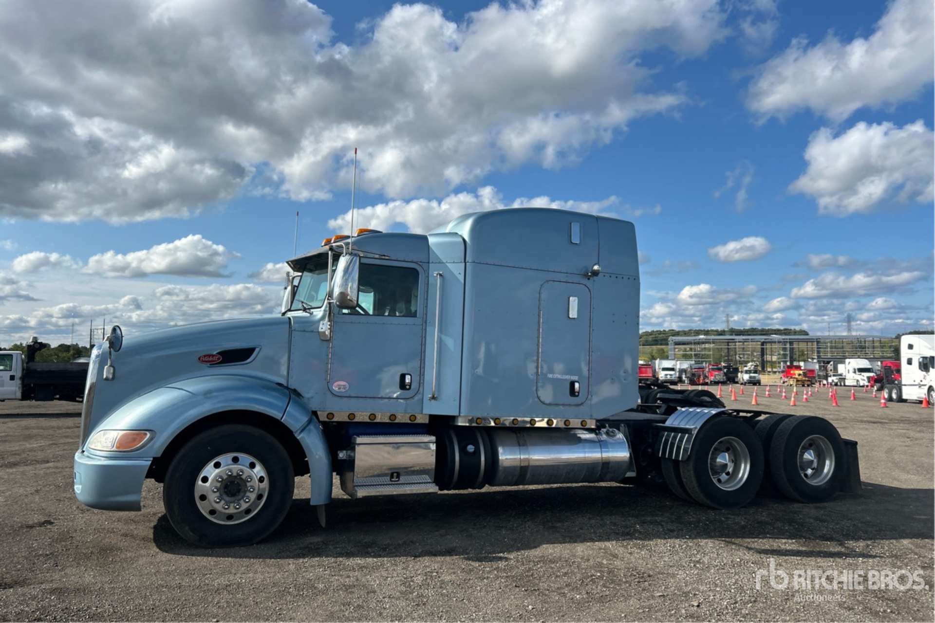 2013 Peterbilt 386 6x4 T/A Sleeper Truck Tractor