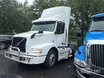 2017 Volvo VNM64T 200 6x4 3-Achs Sattelzugmaschine (Inoperable)