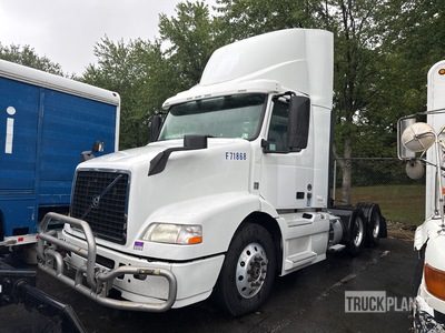 2017 Volvo VNM64T 200 6x4 3-Achs Sattelzugmaschine (Inoperable)