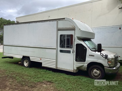 2008 Ford E-350 Cutaway Furgone cargo