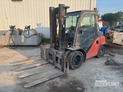 Toyota 8FD35U 6300 lb Pneumatic Tire Carretilla Elevadora