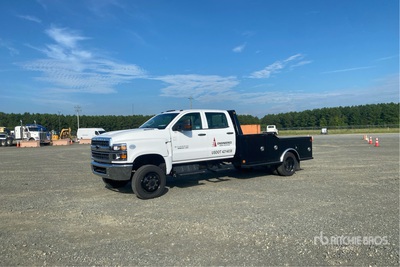 2023 Chevrolet Silverado 5500HD 4x4 Crew Cab Utility Truck