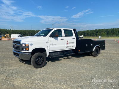 2023 Chevrolet Silverado 5500HD 4x4 Crew Cab Camión Utilitario