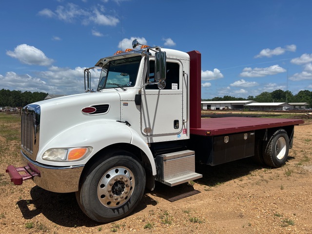 2014 Peterbilt 337 Vantage 4x2 Flatbed Truck