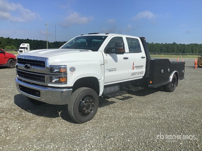 2023 Chevrolet Silverado 5500HD 4x4 Crew Cab Utility Truck