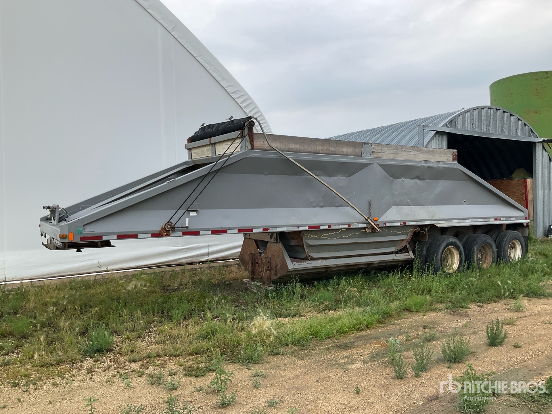 1989 Midland 36 ft Tri/A Belly Dump Trailer