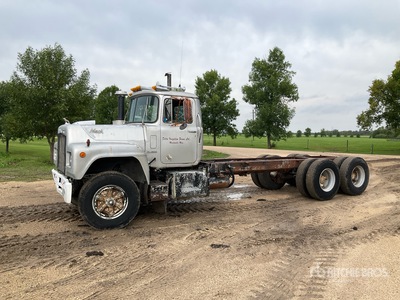 1975 Mack R600 6x4 Cab and Chassis