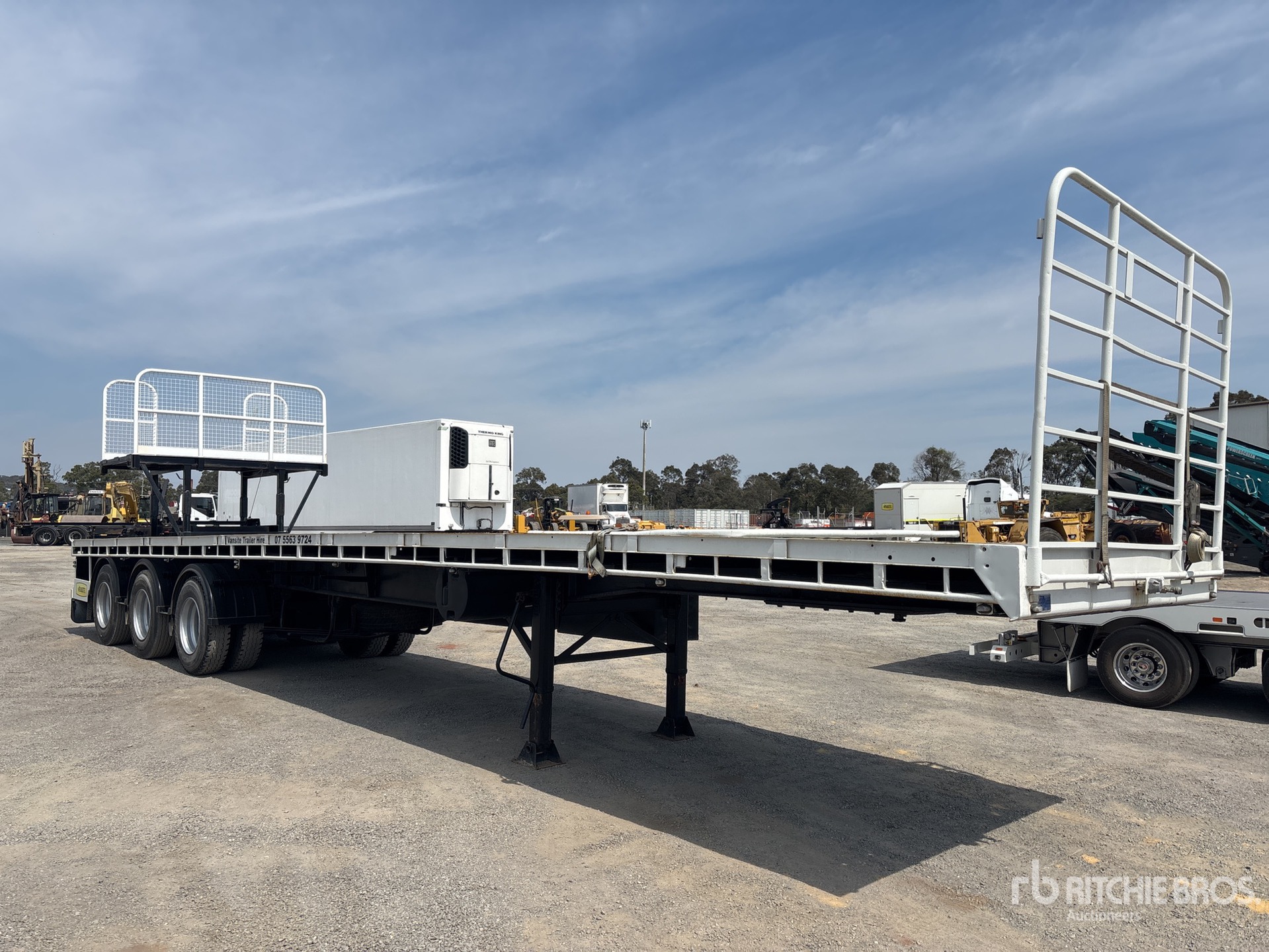 Custom Built 13.1 m Tri/A Flatbed Trailer