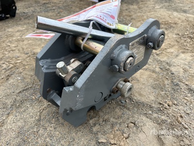2025 Hongwing Excavator Coupler - Fits Hitachi EX1 (Unused)