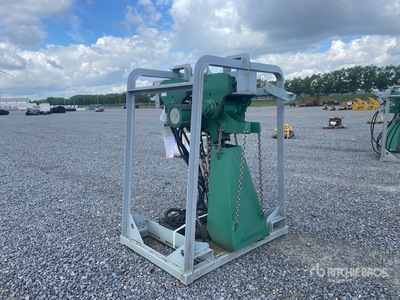 2012 J.D. Neuhaus Hydraulic chain 25to Construction Hoist
