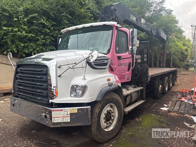 2015 Hiab 335K-4-HI 8300 lb Knuckle Boom on 2016 Freightliner 114SD 10x4 Camion à flèche (Inoperable)