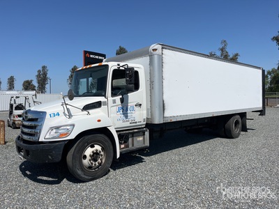 2014 Hino 338 4x2 Furgoneta caja cerrada (Inoperable)
