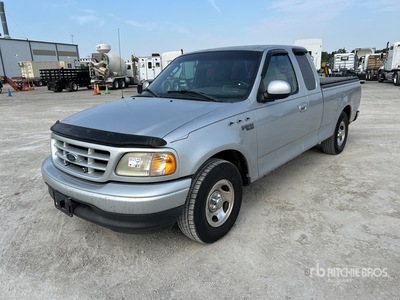 2002 Ford F-150 XL 4x2 Extended Cab بيك اب