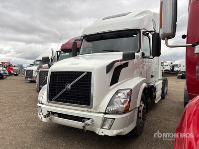 2015 Volvo VNL 6x4 تراكتور شاحنة كابينة النوم (ثنائية المحور) (Inoperable)