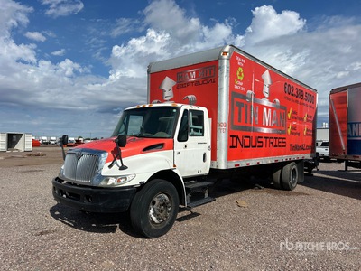 2006 International 4200 4x2 Furgoneta caja cerrada (Inoperable)