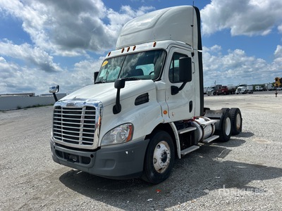 2016 Freightliner Cascadia 113 6x4 T/A Day Cab Truck Tractor