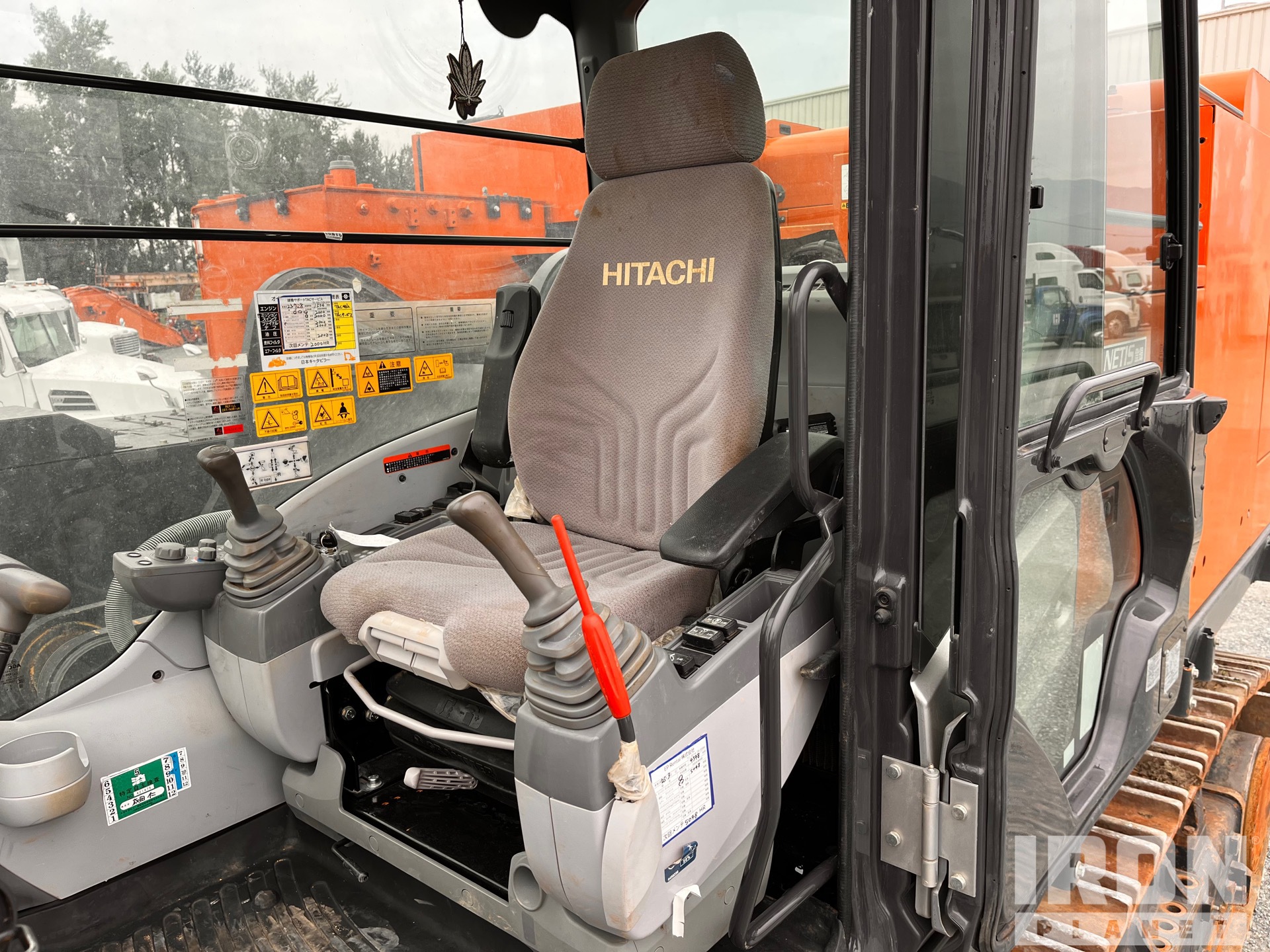 2022 Hitachi ZX890LCH-6 VG Tracked Excavator in Chilliwack