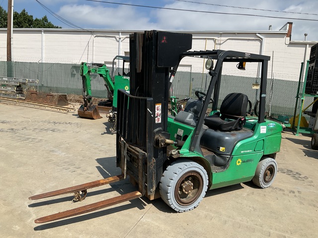 2013 Mitsubishi FG30N